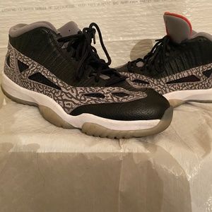 Air Jordan 11 Low IE